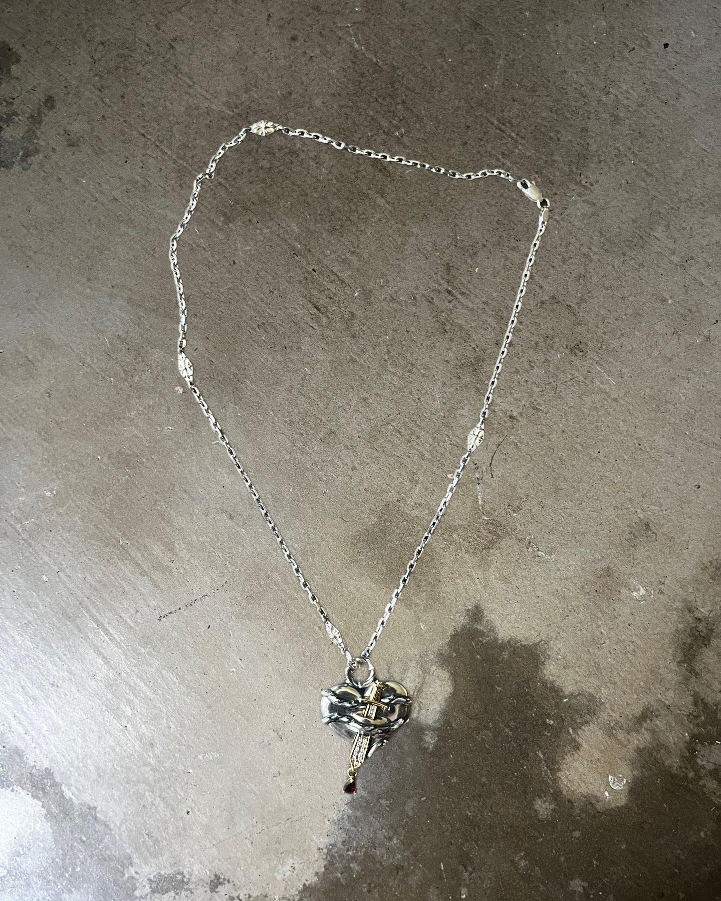 Tornado Mart Sacred Heart Silver Necklace